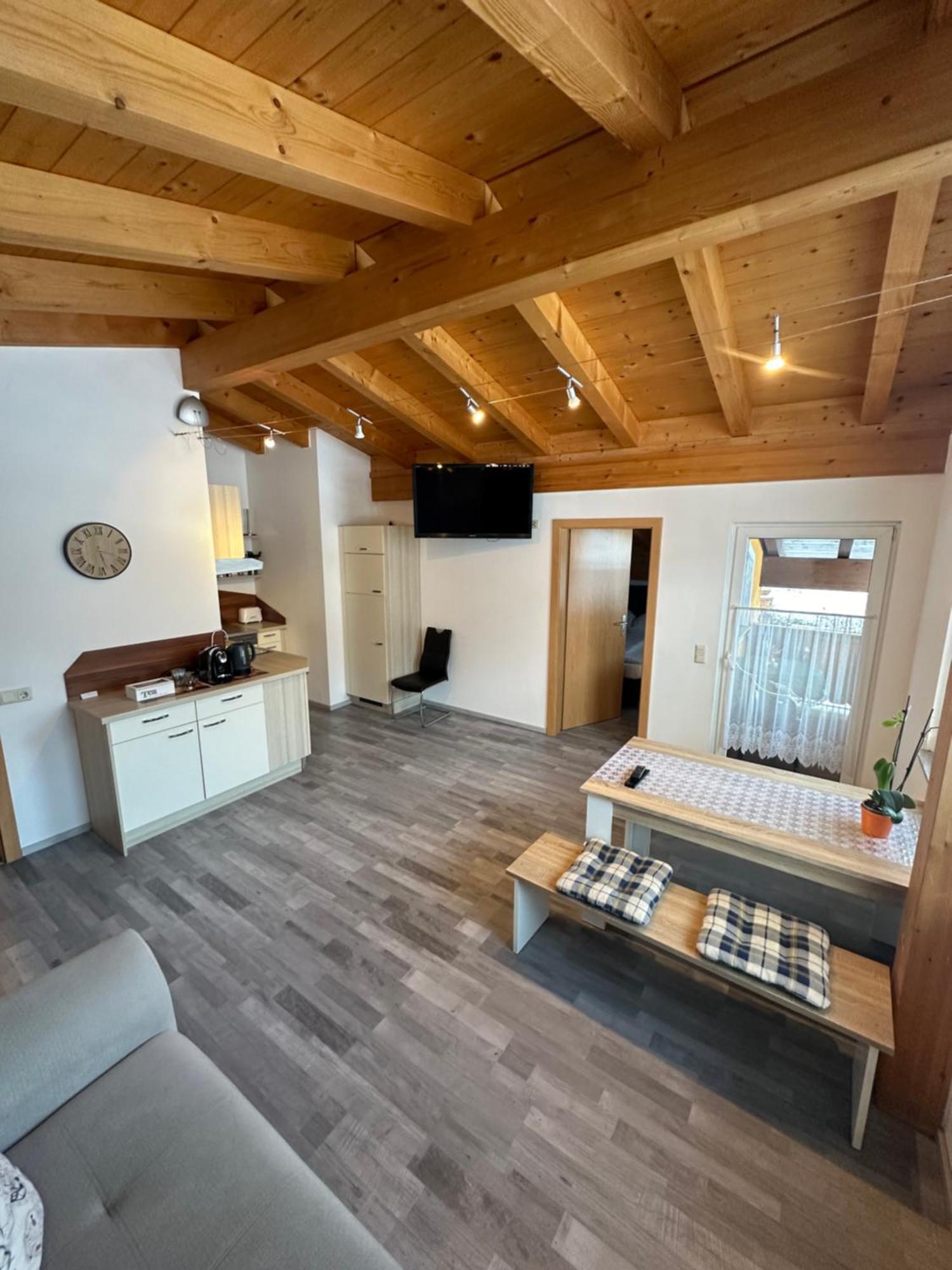 Leo Apart 1 Radfeld Exterior photo